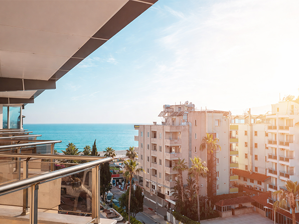 Vista mare dal balcone dell'appartamento lungomare a Lido di Ostia, Roma