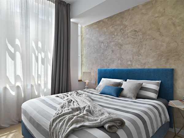 Camera da letto moderna dell'appartamento Torrino con arredi di qualità, Roma sud