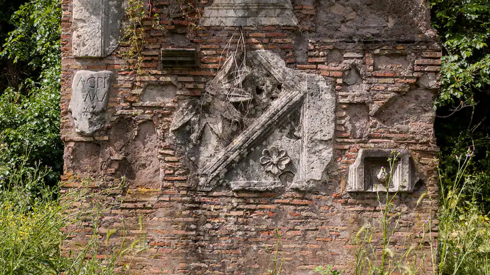 Resti archeologici romani e monumenti antichi lungo il percorso dell'Appia Antica