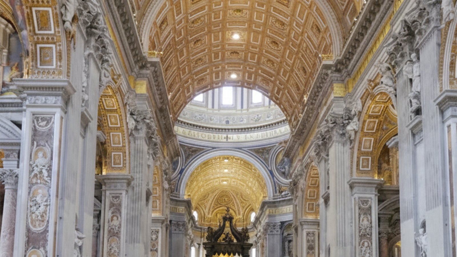 Cupola ornamentale dei Musei Vaticani con visitatori in attesa della visita guidata